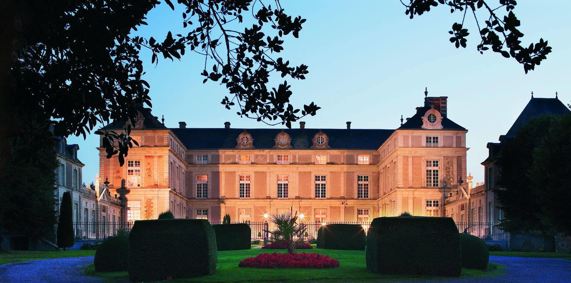 Chateau Colbert Maulévrier Esterno foto